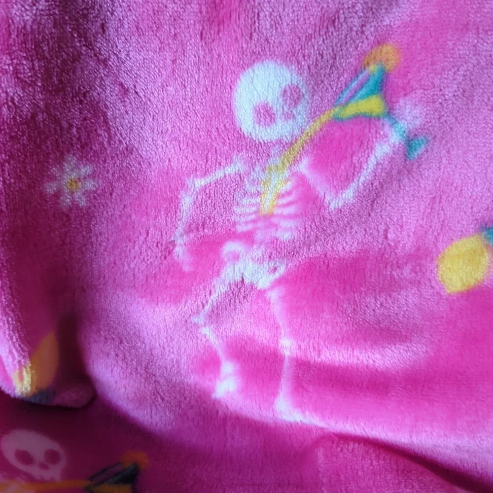 SUMMERWEEN Skeleton‎ Margarita Plush Blanket Halloween Pink Spooky Season